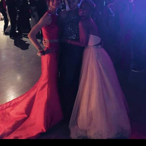 Prom dress - Picture 2 of 5